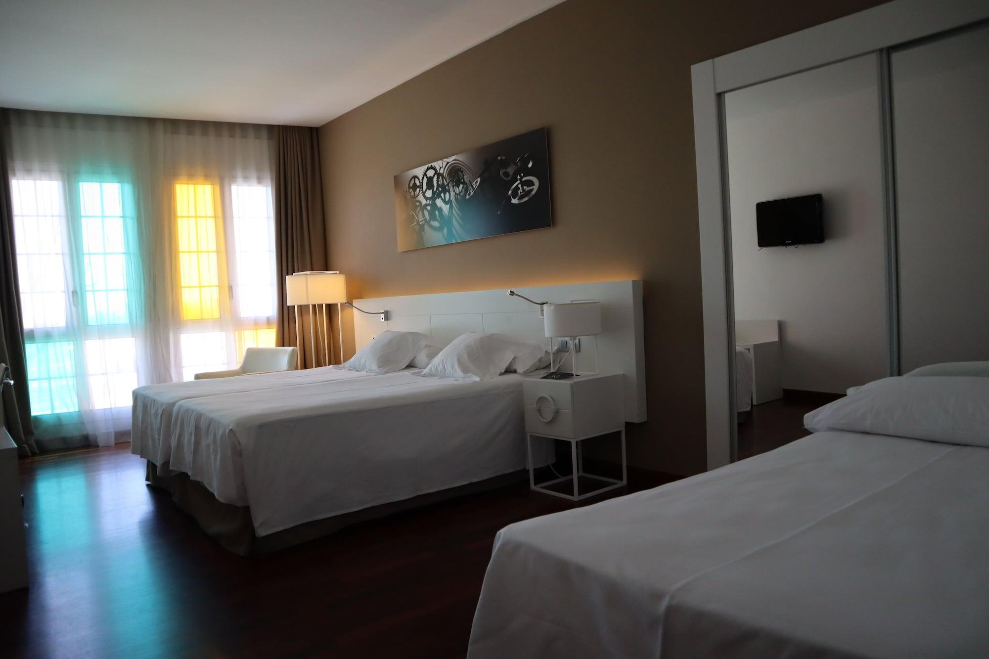 Urh Ciutat De Mataro Hotel Luaran gambar