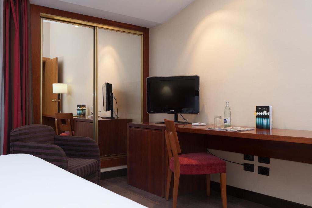 Urh Ciutat De Mataro Hotel Luaran gambar