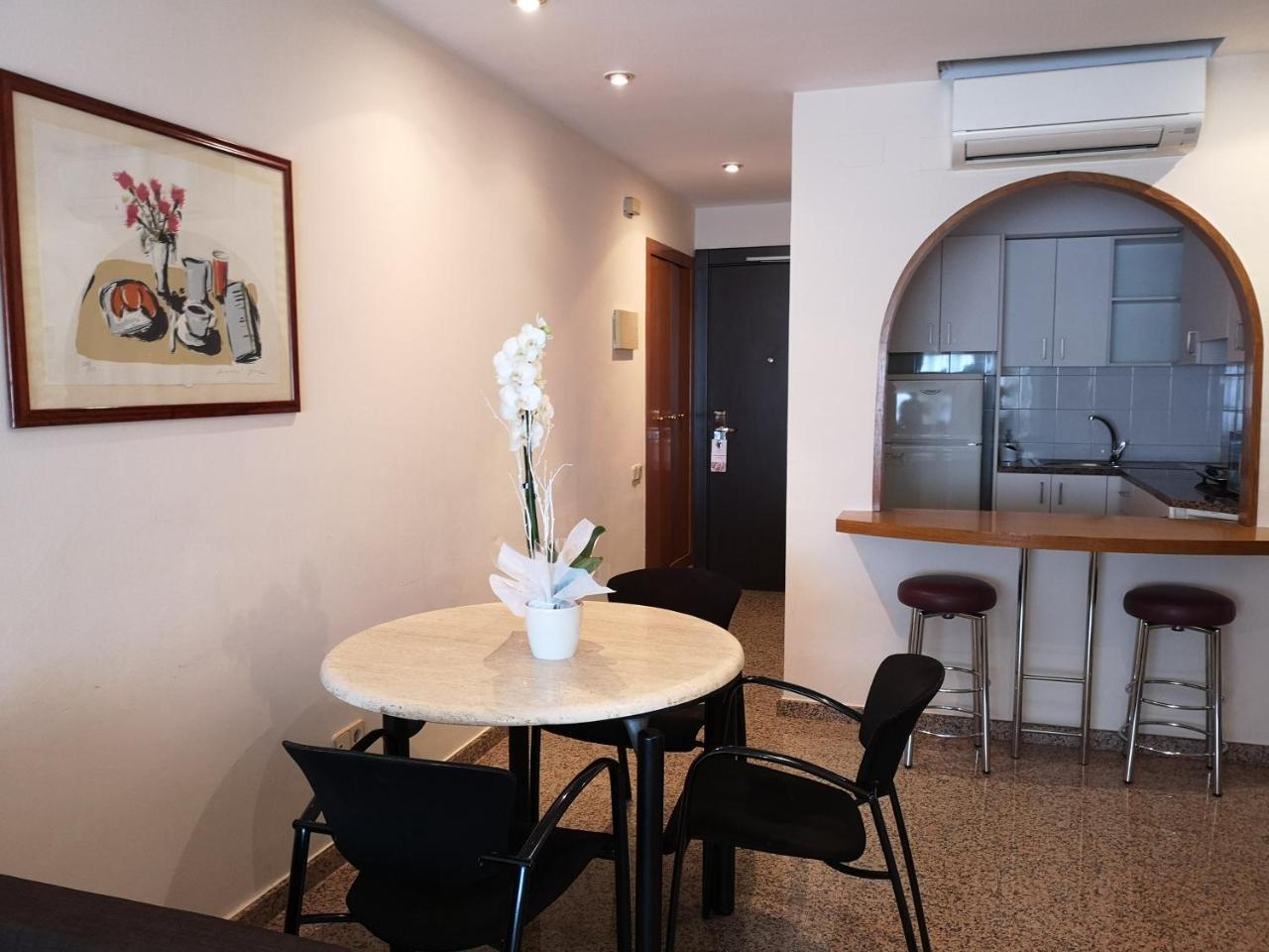 Urh Ciutat De Mataro Hotel Luaran gambar